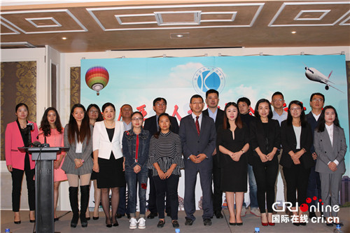 肯尼亚华人旅游协会成员旅行社代表合影。(王新俊 摄) 肯尼亚华人旅游协会成员旅行社代表合影。(王新俊 摄)