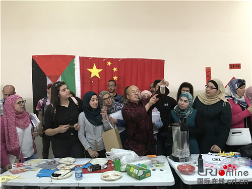泡中国茶(摄影:孙伶俐) 泡中国茶(摄影:孙伶俐)