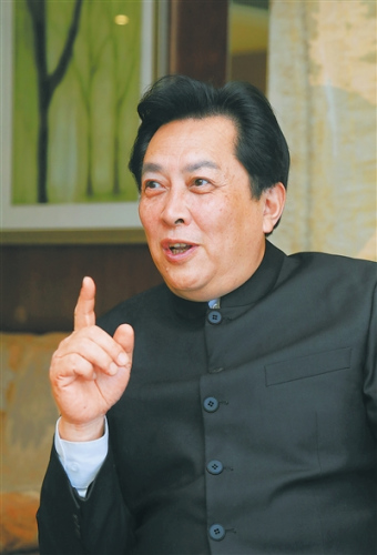 著名表演艺术家唐国强。 本报记者 李英挺 摄 著名表演艺术家唐国强。 本报记者 李英挺 摄