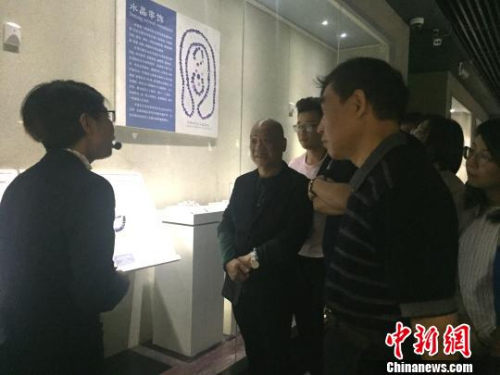 海外华文媒体参观广西合浦汉代文化博物馆。 黄令妍 摄 海外华文媒体参观广西合浦汉代文化博物馆。 黄令妍 摄