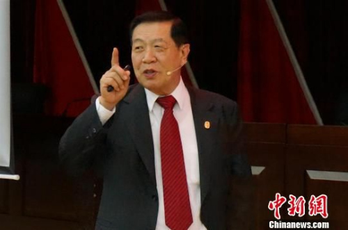 资料图:李昌钰说,自己一生只做一件事:使不可能成为可能 郭晓莹 摄 资料图:李昌钰说,自己一生只做一件事:使不可能成为可能 郭晓莹 摄