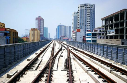 中国建设的越南河内吉灵-河东线轻轨项目。　