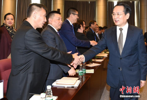 国务院侨办副主任谭天星出席开班仪式并讲话。 <a target='_blank' href='http://www.chinanews.com/'>中新社</a>记者 张勤 摄 国务院侨办副主任谭天星出席开班仪式并讲话。 <a target='_blank' href='http://www.chinanews.com/'>中新社</a>记者 张勤 摄