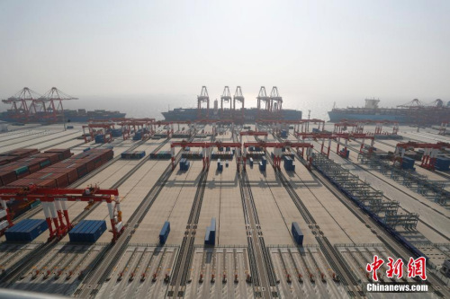 资料图:全球最大自动化码头上海洋山港四期。 <a target='_blank' href='http://www.chinanews.com/'>中新社</a>记者 张亨伟 摄 资料图:全球最大自动化码头上海洋山港四期。 <a target='_blank' href='http://www.chinanews.com/'>中新社</a>记者 张亨伟 摄