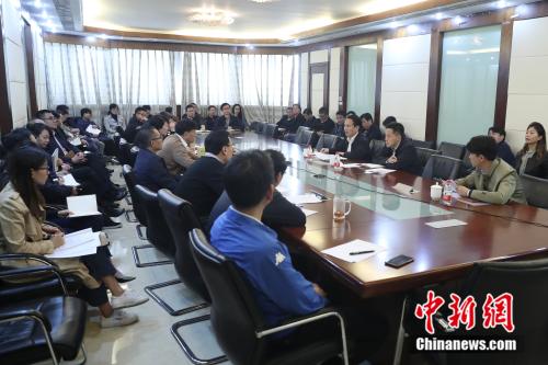 30日,中国新闻社举行党委理论学习中心组扩大会议,图为会议现场 <a target='_blank' href='http://www.chinanews.com/'>中新社</a>记者 盛佳鹏 摄 30日,中国新闻社举行党委理论学习中心组扩大会议,图为会议现场 <a target='_blank' href='http://www.chinanews.com/'>中新社</a>记者 盛佳鹏 摄
