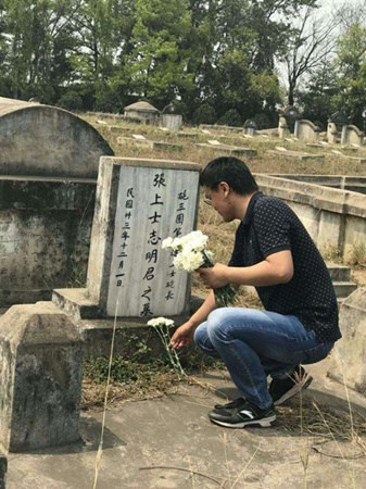 扫墓现场。(中国驻加尔各答总领馆网站) 扫墓现场。(中国驻加尔各答总领馆网站)