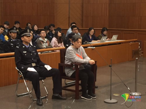 4月3日,北京市第一中级人民法院开庭审理原中国水利电力对外公司香港港源水利电力工程有限公司会计刘梦平涉嫌受贿案。中国青年网记者 邵志凯摄 4月3日,北京市第一中级人民法院开庭审理原中国水利电力对外公司香港港源水利电力工程有限公司会计刘梦平涉嫌受贿案。中国青年网记者 邵志凯摄