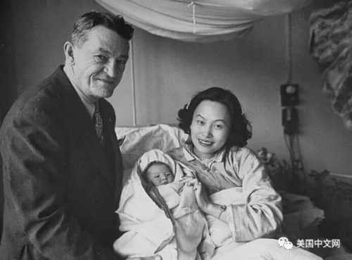 1949年1月8日夫妻俩与长女的合照(值得一提的是，宋美龄对陈香梅的两个女儿十分喜爱，是两个孩子的干妈，她们的名字陈美华和陈美丽也是宋美龄取的。)