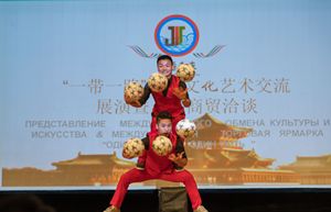 精彩演出(图片来源:中国驻俄罗斯大使馆网站) 精彩演出(图片来源:中国驻俄罗斯大使馆网站)