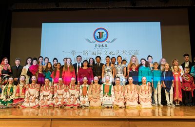 精彩演出(图片来源:中国驻俄罗斯大使馆网站) 精彩演出(图片来源:中国驻俄罗斯大使馆网站)