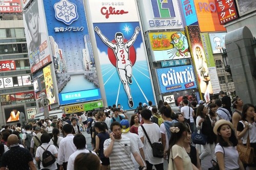 大阪道顿堀(日本《中文导报》/尤锡川 摄) 大阪道顿堀(日本《中文导报》/尤锡川 摄)