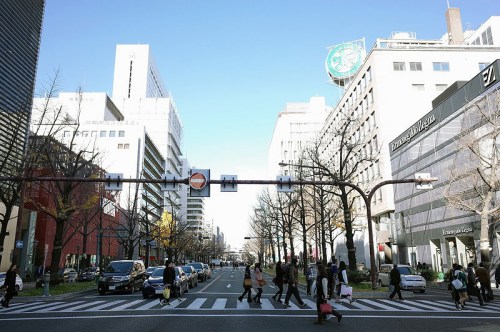 大阪御堂筋(日本《中文导报》/尤锡川 摄) 大阪御堂筋(日本《中文导报》/尤锡川 摄)