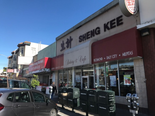 著名的“生计”饼店在旧金山湾区已增至13家分店，第一家店就是1980年在日落区安荣街开张，经营至今。(美国《世界日报》／李秀兰 摄)