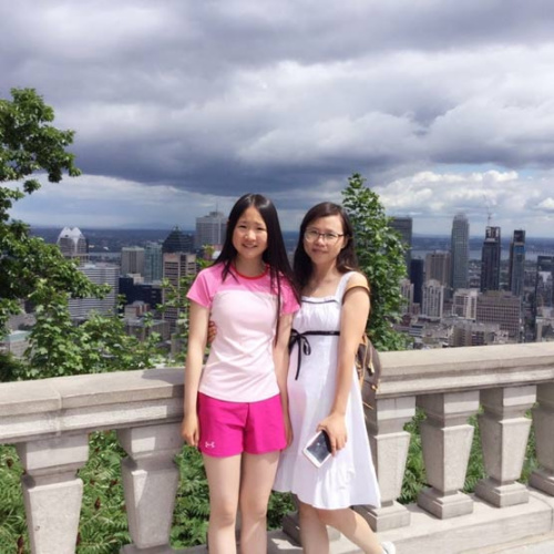 枫桥移民教育集团创办人王琳玲(右)和女儿郑恩雅(受访者供图) 枫桥移民教育集团创办人王琳玲(右)和女儿郑恩雅(受访者供图)