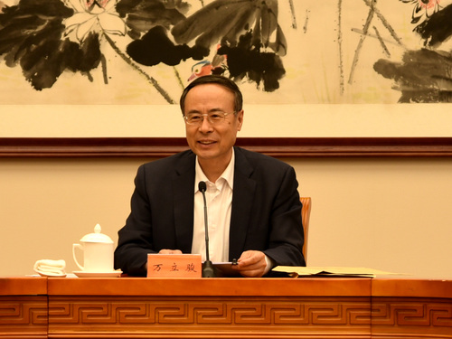 中国侨联党组书记、主席万立骏在会上讲话。