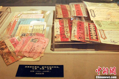 资料图,图为闽南与东南亚、台湾来往的侨批、汇票、正票等展示。<a target='_blank' href='http://www.chinanews.com/'>中新社</a>发 陈龙山 摄 资料图,图为闽南与东南亚、台湾来往的侨批、汇票、正票等展示。<a target='_blank' href='http://www.chinanews.com/'>中新社</a>发 陈龙山 摄