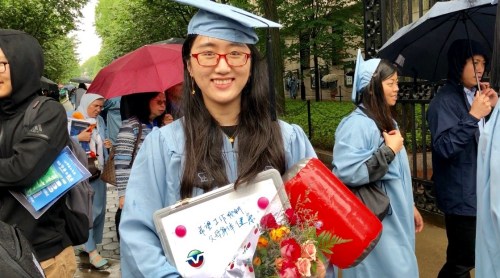 “希望工作顺利,父母身体健康!”(美国中文网) “希望工作顺利,父母身体健康!”(美国中文网)
