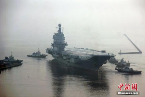 首艘国产航母海试。 <a target='_blank' href='http://www.chinanews.com/'>中新社</a>记者 杨毅 摄 首艘国产航母海试。 <a target='_blank' href='http://www.chinanews.com/'>中新社</a>记者 杨毅 摄