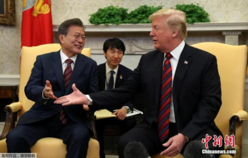 文在寅与特朗普举行会谈。 文在寅与特朗普举行会谈。