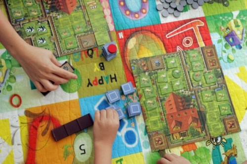 各式各样的玩具和益智游戏可在辅导病童时派上用场。(图：星洲日报)