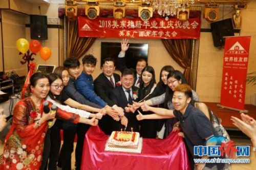 图为庆祝活动现场 钟欣 摄 图为庆祝活动现场 钟欣 摄