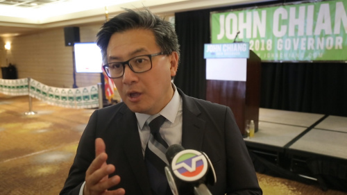 图为江俊辉竞选派对现场接受美国中文网采访 美国中文网 赵梓亦 摄 图为江俊辉竞选派对现场接受美国中文网采访 美国中文网 赵梓亦 摄