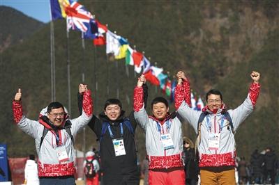 平昌冬奥会期间，北京冬奥组委观察员在旌善高山滑雪中心参观学习并看望实习生。受访者供图。图片来源：新京报