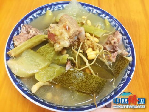 马屎苋黄豆猪骨灰皮冬瓜汤 李晓春 摄 马屎苋黄豆猪骨灰皮冬瓜汤 李晓春 摄