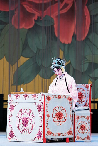 沈世华在“大师版”《牡丹亭》中的剧照。受访者供图 沈世华在“大师版”《牡丹亭》中的剧照。受访者供图