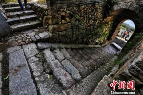 图为古城堡。　陈秀容 摄