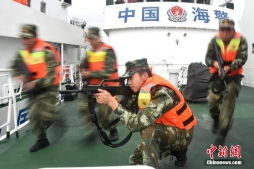 资料图:福建海警第一支队官兵开展反恐缉私演练。 沈灿煌 摄 资料图:福建海警第一支队官兵开展反恐缉私演练。 沈灿煌 摄