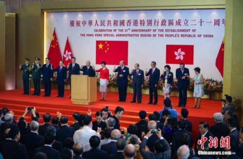 7月1日上午,香港特别行政区政府在香港会展中心隆重举行酒会,庆祝香港特区成立21周年。<a target='_blank' href='http://www.chinanews.com/'>中新社</a>记者 张炜 摄 7月1日上午,香港特别行政区政府在香港会展中心隆重举行酒会,庆祝香港特区成立21周年。<a target='_blank' href='http://www.chinanews.com/'>中新社</a>记者 张炜 摄