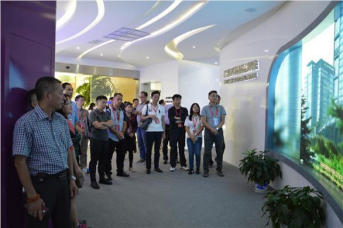 嘉宾参观“南京侨梦苑”启迪科技展厅。 嘉宾参观“南京侨梦苑”启迪科技展厅。
