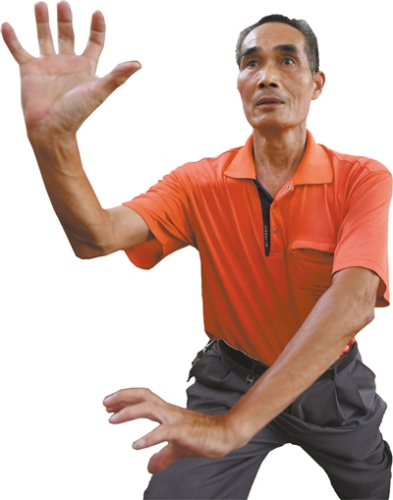 何东成打洪拳已有50年。 何东成打洪拳已有50年。