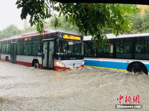 7月16日，北京回龙观地区的积水情况。 纯粹 摄