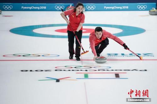 资料图:平昌冬奥会新增混双冰壶比赛。<a target='_blank' href='http://www.chinanews.com/'>中新社</a>记者 崔楠 摄 资料图:平昌冬奥会新增混双冰壶比赛。<a target='_blank' href='http://www.chinanews.com/'>中新社</a>记者 崔楠 摄
