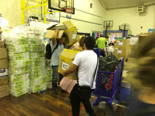 7月26日,第二批希腊华人救灾物资送达灾区救援集散中心。(图片来源:欧洲时报通讯员苏珊娜 摄) 7月26日,第二批希腊华人救灾物资送达灾区救援集散中心。(图片来源:欧洲时报通讯员苏珊娜 摄)