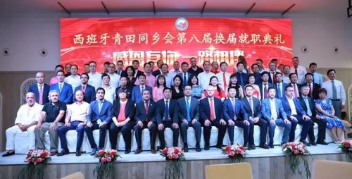 出席典礼的主要嘉宾合影留念。 出席典礼的主要嘉宾合影留念。