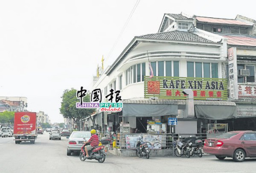 覃彬接手后，琼兴茶室改名为新大西亚茶餐室。（马来西亚《中国报》）