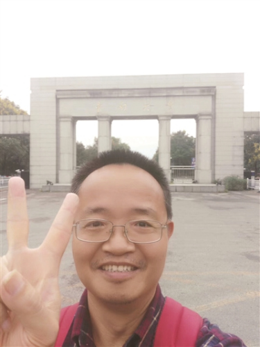 王珂教授回南京后发朋友圈:“笑着站在东南大学前!” 王珂教授回南京后发朋友圈:“笑着站在东南大学前!”