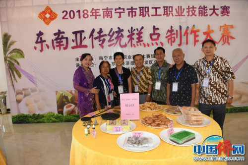 图为大众评委合影。林浩 摄 图为大众评委合影。林浩 摄