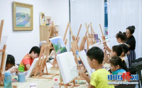 山叶筑梦艺术空间举办艺术公开课。 王日明 摄 山叶筑梦艺术空间举办艺术公开课。 王日明 摄