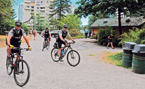 去年7月申小雨遇害后，骑警加强在本拿比中央公园巡逻。（加拿大《星岛日报》资料图片）