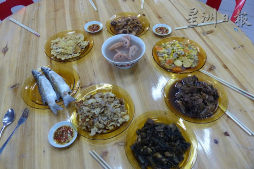 一道道美味佳肴，传承浓浓乡音乡情。(马来西亚《星洲日报》)
