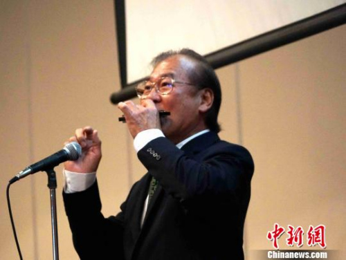 张雅诰在演奏中 陈悦 摄 张雅诰在演奏中 陈悦 摄