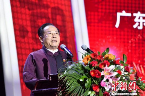 广东省委原副书记、广东省潮联会会长蔡东士致开幕词。 陈骥旻 摄 广东省委原副书记、广东省潮联会会长蔡东士致开幕词。 陈骥旻 摄