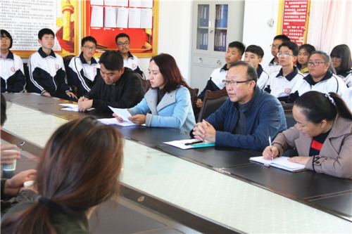 (延川中学校工会主席高海燕讲话) (延川中学校工会主席高海燕讲话)