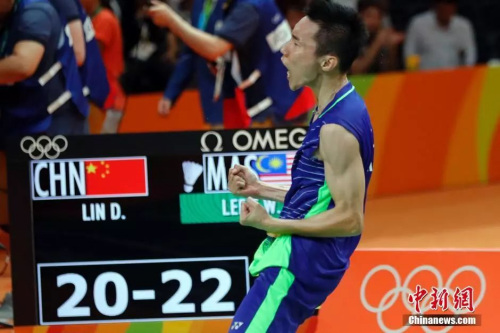 李宗伟庆祝胜利。 <a target='_blank' href='http://www.chinanews.com/' >中新网</a>记者 盛佳鹏 摄 李宗伟庆祝胜利。 <a target='_blank' href='http://www.chinanews.com/' >中新网</a>记者 盛佳鹏 摄