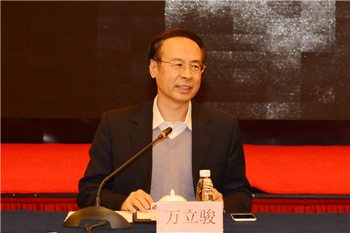 中国侨联主席万立骏在座谈会上强调,侨资企业作为我国民营企业的重要组成部分,在新时代要激发改革开放再出发、发展壮大再创业的磅礴力量,为推动高质量发展、经济转型升级作出新的更大贡献。 中国侨联供图 中国侨联主席万立骏在座谈会上强调,侨资企业作为我国民营企业的重要组成部分,在新时代要激发改革开放再出发、发展壮大再创业的磅礴力量,为推动高质量发展、经济转型升级作出新的更大贡献。 中国侨联供图