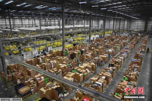 亚马逊仓储物流中心为“黑色星期五”准备货物。